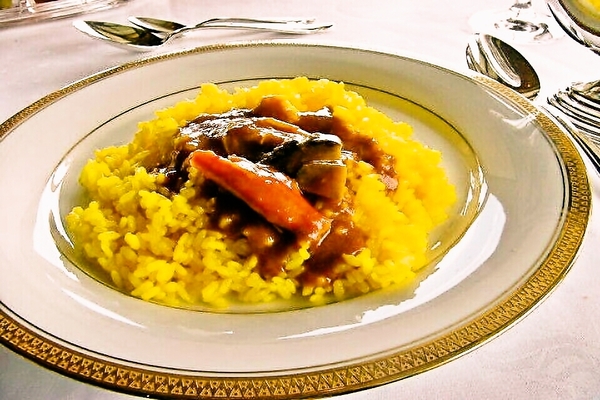 志摩観光ホテルの海の幸カレー