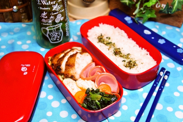 鶏肉のめんつゆマヨ炒め＆ホウレン草のおひたし弁当de長男のランチ