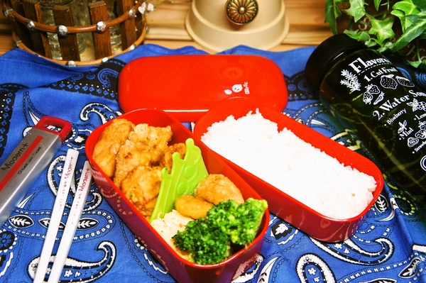 鶏肉の唐揚げ＆海老フライ弁当de長男のランチ