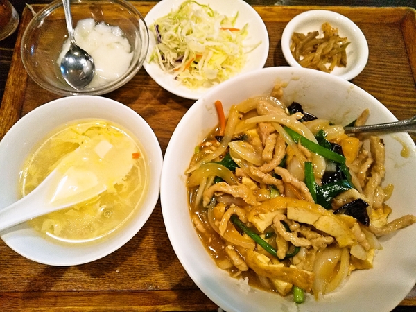 豚肉と揚げ豆腐炒め丼