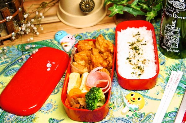 鶏の唐揚げ＆金平ゴボウ弁当de長男のランチ