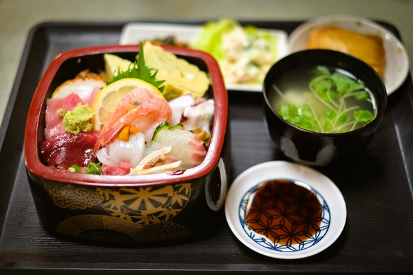 海鮮料理と稲荷寿司