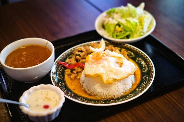 ガパオライスとマトンカレー