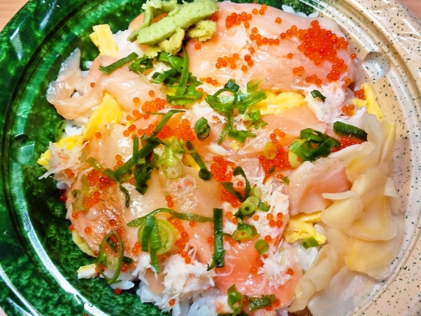 鮭ハラスとカニとびっこ丼