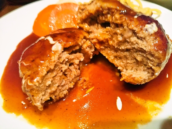 分厚いハンバーグ