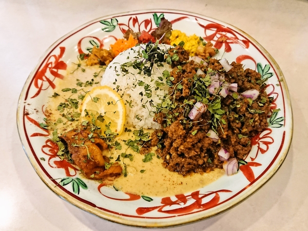 ガルミー＠京都・福知山の今週のカレーとドライキーマのあいがけ