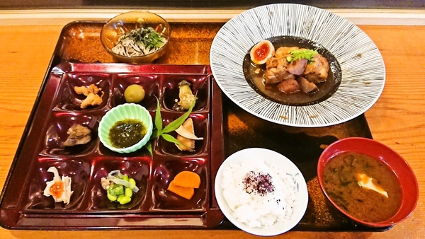 梁山泊たらふく＠京都・福知山の豚の角煮定食