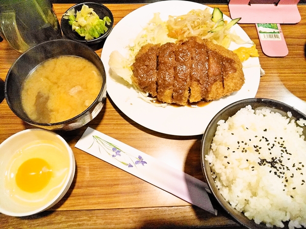 ボリューム満天のメンチカツ定食♪