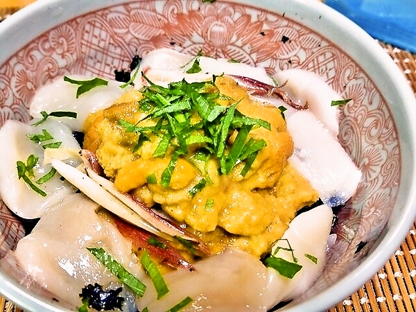 ウニとホタテの丼、我が家の贅沢♪たんと盛り付けました～～