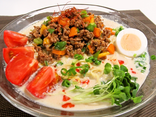 彩り肉味噌の冷やし豆乳担々麺