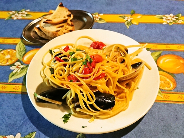 プルチネッラ＠京都・福知山の宮津産ハマグリのリングイネ