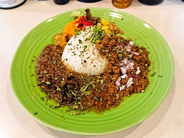 ガルミー＠京都・福知山の今週のカレーとドライキーマのあいがけ