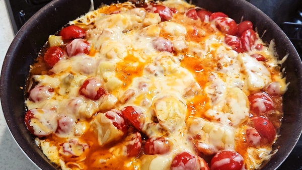 チーズたっぷり♬じゃがいもとミニトマトの簡単ミートソース炒め♬