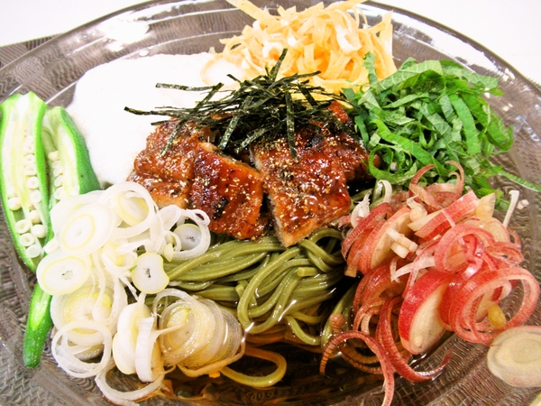 うなとろ冷やし茶そば