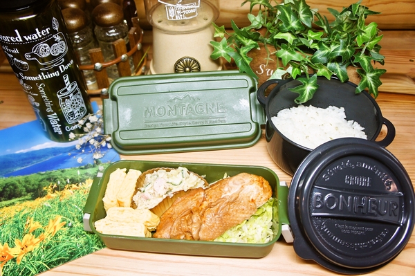 父が作った鶏叉焼＆母が作ったポテサラ弁当de長男のランチ