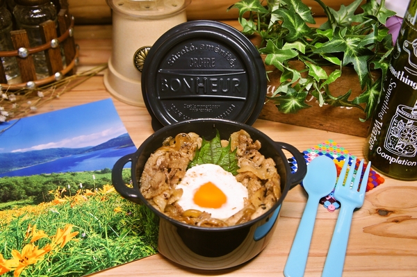 目玉焼きのせ豚丼弁当de長男のランチ