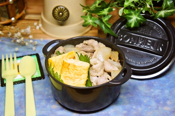 豚肉の甘辛丼＆玉子焼き弁当de長男のランチ