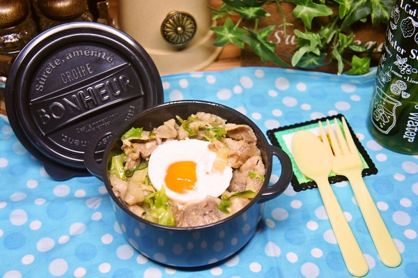 目玉焼きのっけ豚肉とキャベツの味噌丼弁当de長男のランチ