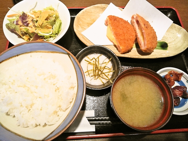 チーズハムカツ定食