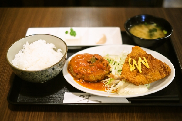 ハンバーグアジフライ定食
