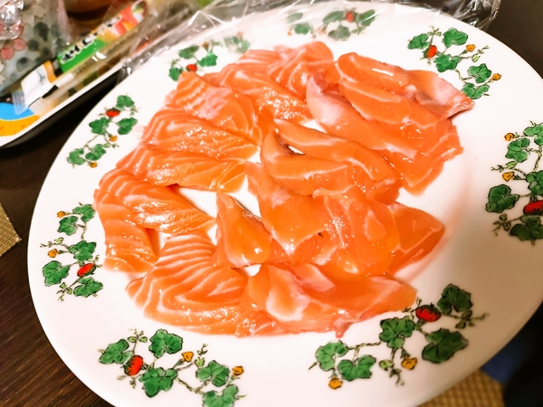 カネイチ丸橋直売所のサーモンの刺身