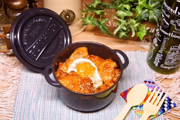 ヤンニョムチキン丼ポーチドエッグのせ弁当de長男のランチ