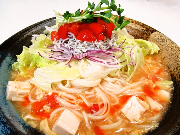 トマトとしらすの冷やし酸辣湯そうめん