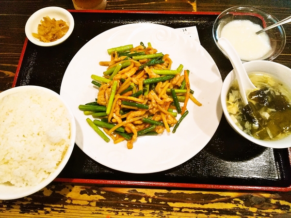 豚肉とニンニクの芽炒め定食
