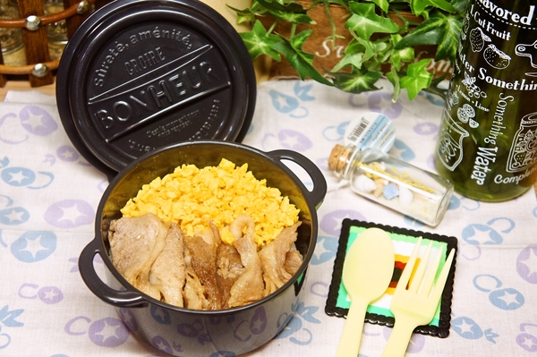 甘辛豚＆玉子そぼろの2色丼弁当de長男のランチ