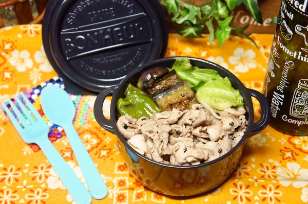 豚肉と夏野菜の中華味噌風味丼弁当de長男のランチ