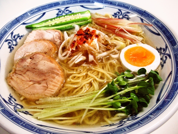 手作り鶏チャーシューの冷やしラーメン