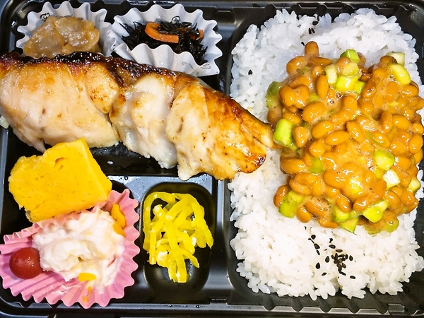 焼き魚弁当＋納豆