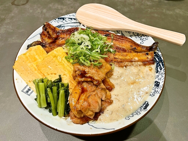 赤坂邸　メガ丼