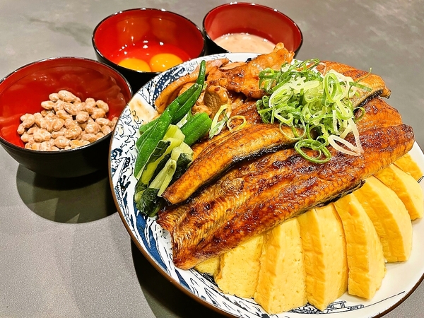 赤坂邸　ギガ丼（総重量　約3.0㎏）