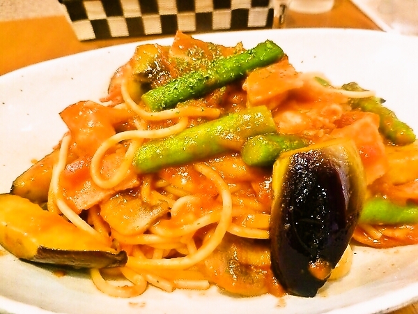 茄子とアスパラとベーコンのトマトクリームスパ♪