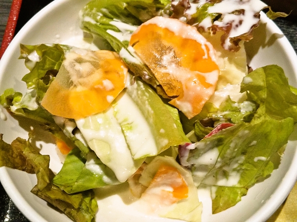 お代わり自由のサラダ