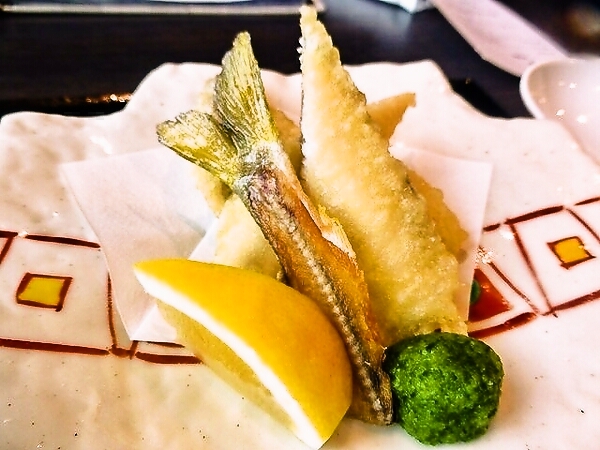 アユの天麩羅と中骨せんべい、