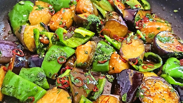 ナス・ピーマンのしそ風味炒め