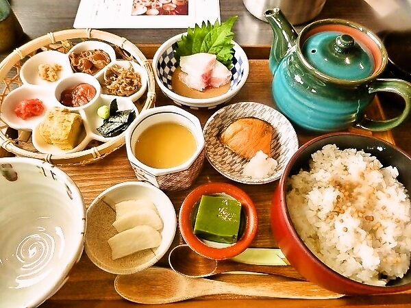 賛否両論「特製だし茶漬け」