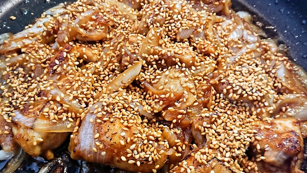 やみつき鶏もも肉の味噌だれ炒め煮
