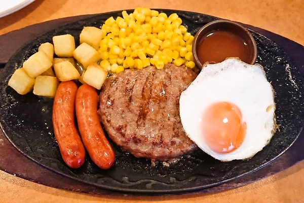 チョリソーとハンバーグの盛合せ@サイゼリヤ