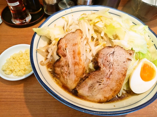 麺、野菜、ニンニクまし！