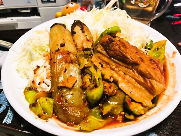 豚の三枚肉と白茄子のハンガリーふう