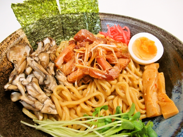 炙り舞茸とネギチャーシューの油そば