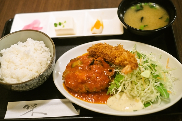 ハンバーグと海老フライの日替わり定食