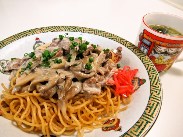 牛肉ときのこのクリーム煮焼きそば