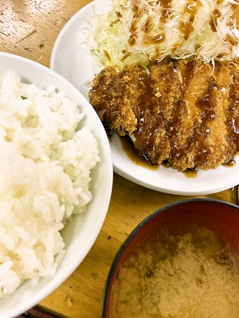 ロースとんかつ定食