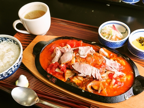 リリィ＠京都・福知山の秋ナスとトマトのチーズハンバーグ定食