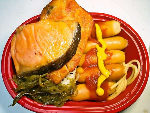 ウインナー弁当に盛ってみた(笑)