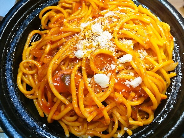 メガ盛りナポリタン